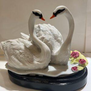 Figura Decorativa "Amor Eterno" | Pareja de Cisnes con Rosas